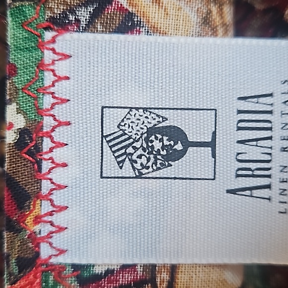 Holiday Classic Green Red Cotton Tablecloth 56x60 - Picture 7 of 7